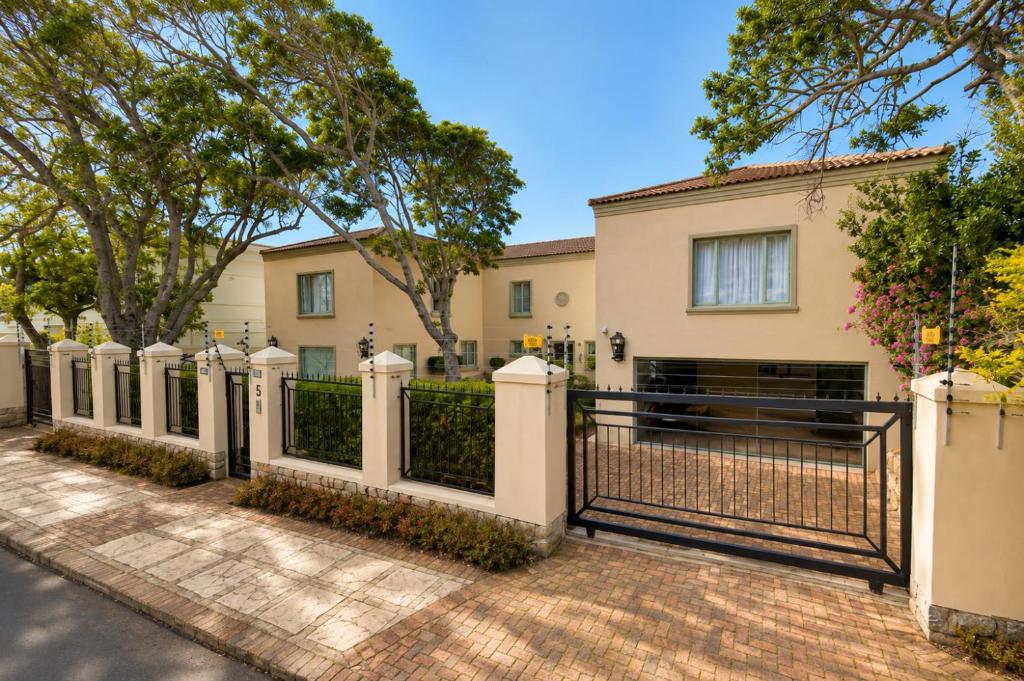 Secure street entrance at Tremezzo Plett
