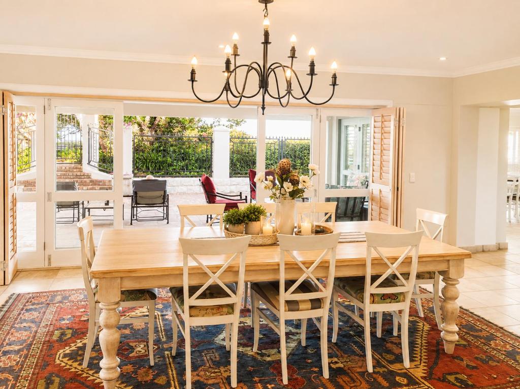 Dining room at Tremezzo Plett