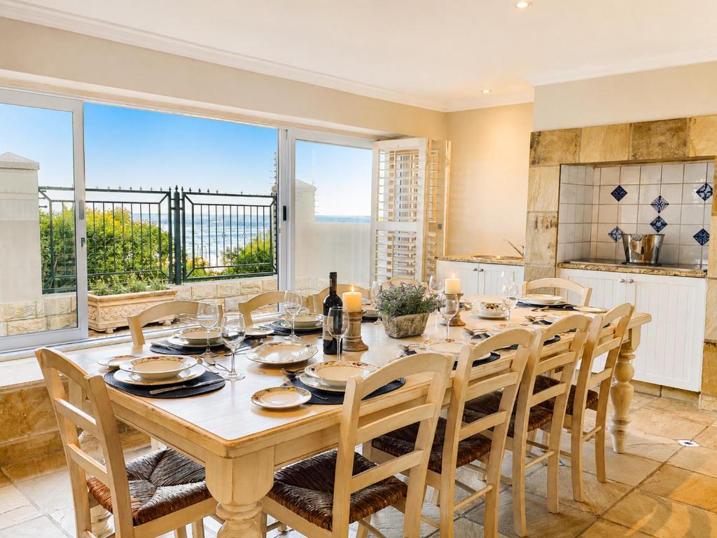 Dining with sea views at Tremezzo Plett