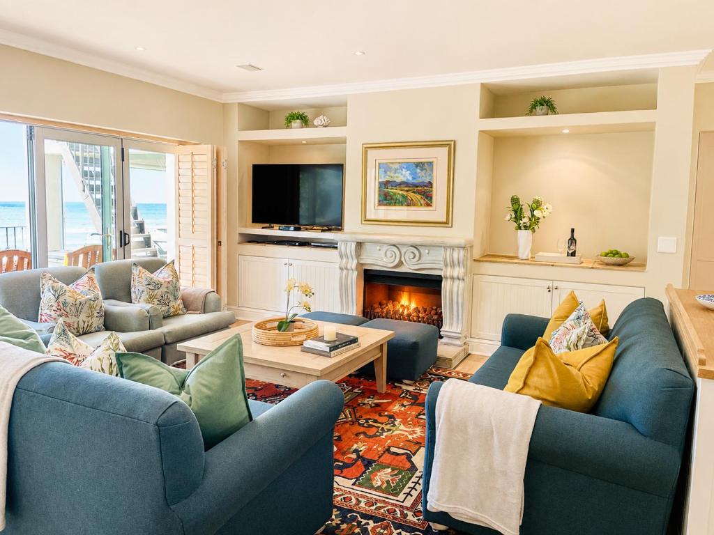 Fireplace lounge at Tremezzo Plett
