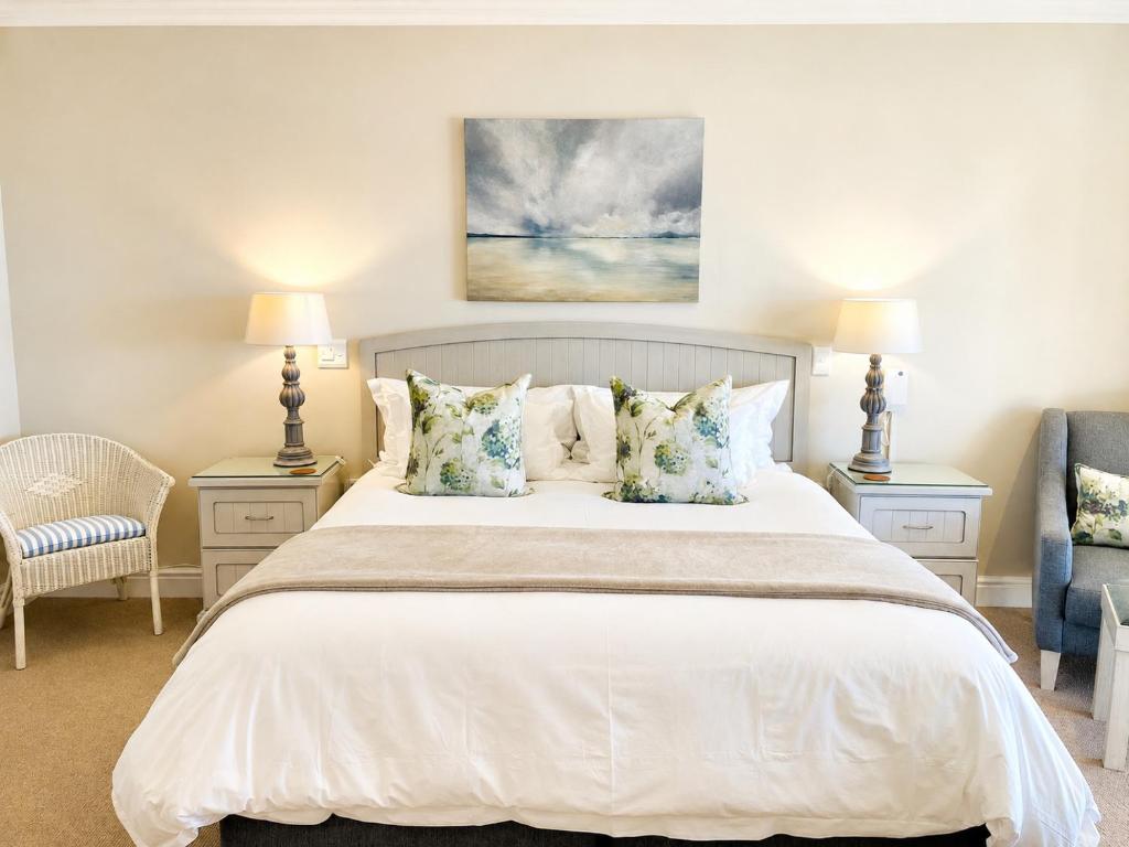 Calm double bedroom at Tremezzo Plett