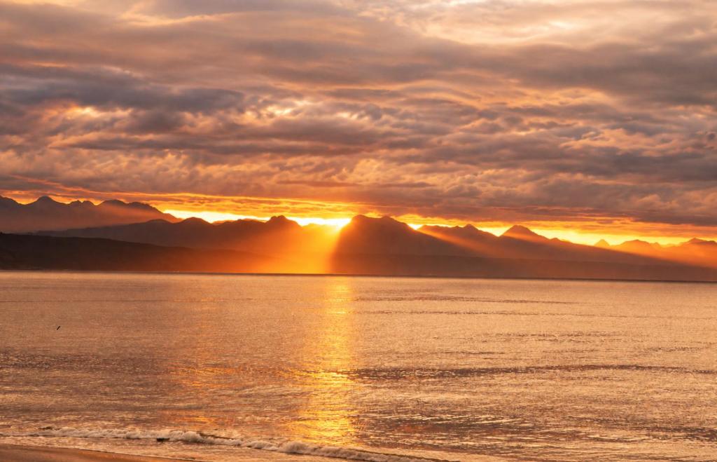 Golden sunset over the bay at Tremezzo Plett