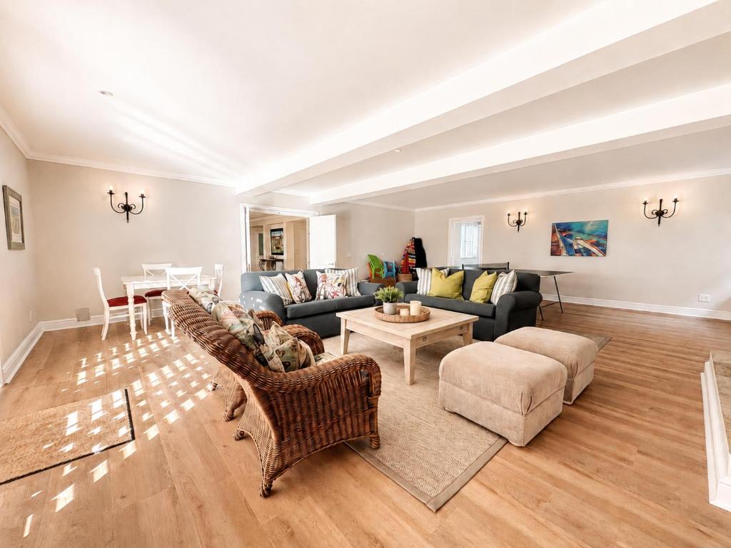 Light-filled lounge at Tremezzo Plett