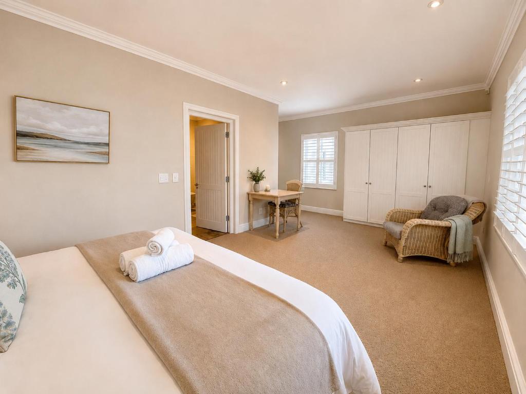 Guest bedroom at Tremezzo Plett