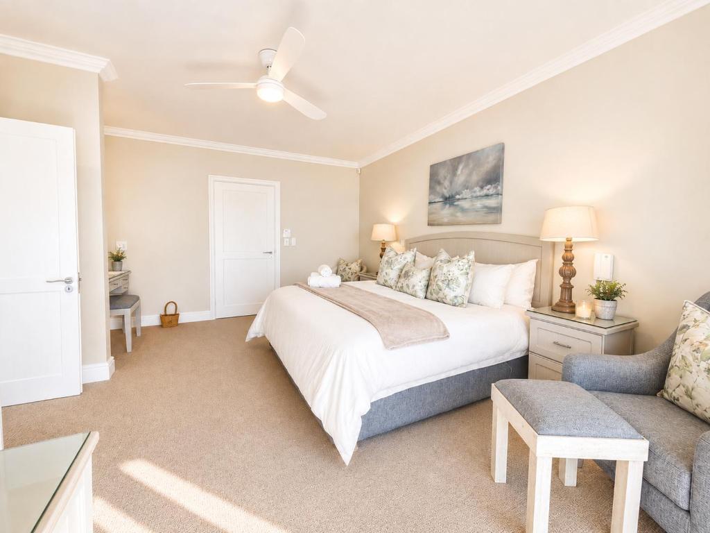 Spacious double bedroom at Tremezzo Plett