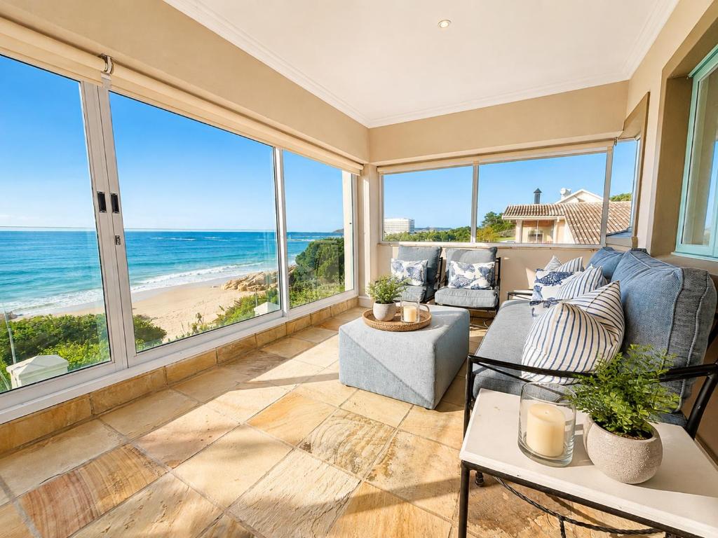 Sea-view sunroom at Tremezzo Plett