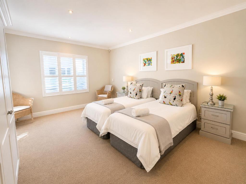 Twin bedroom at Tremezzo Plett